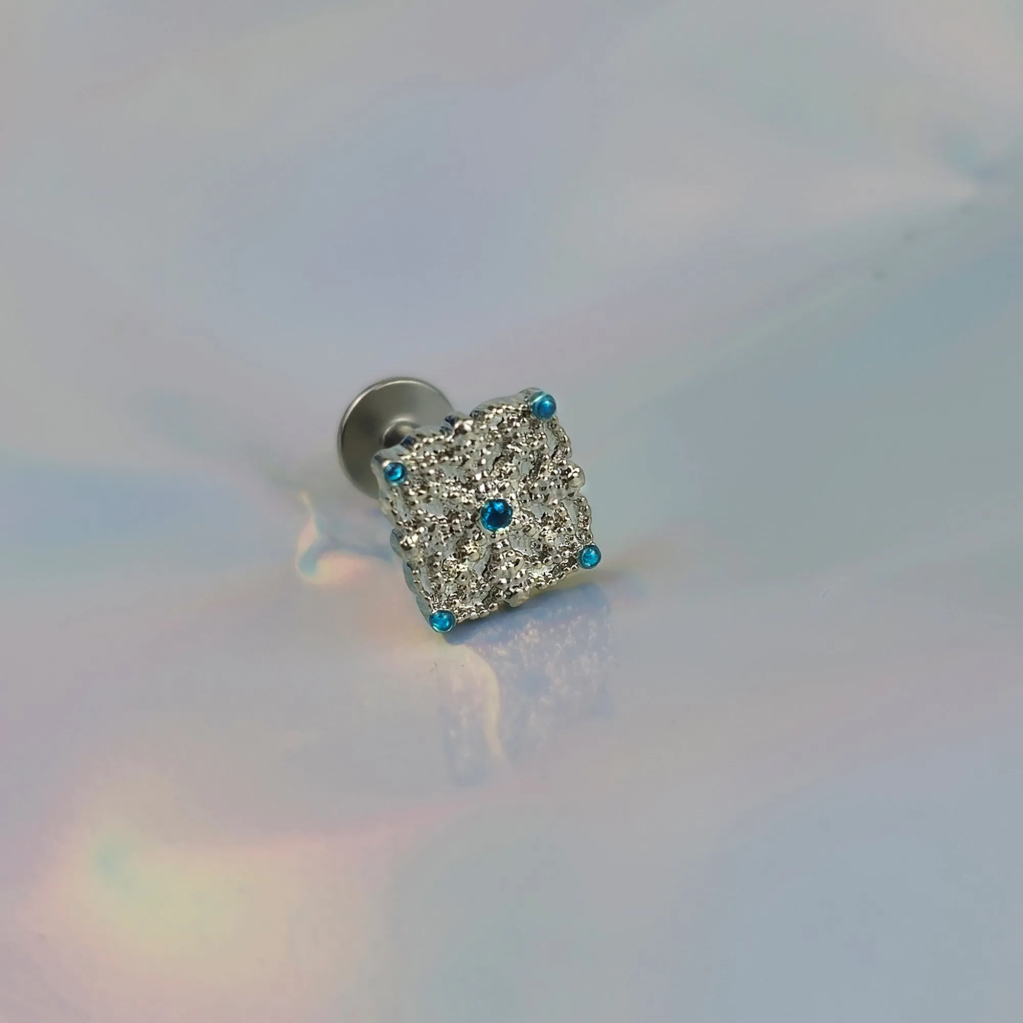 16 Gauge 1/4 Lacy Rhombus Blue Cartilage Labret