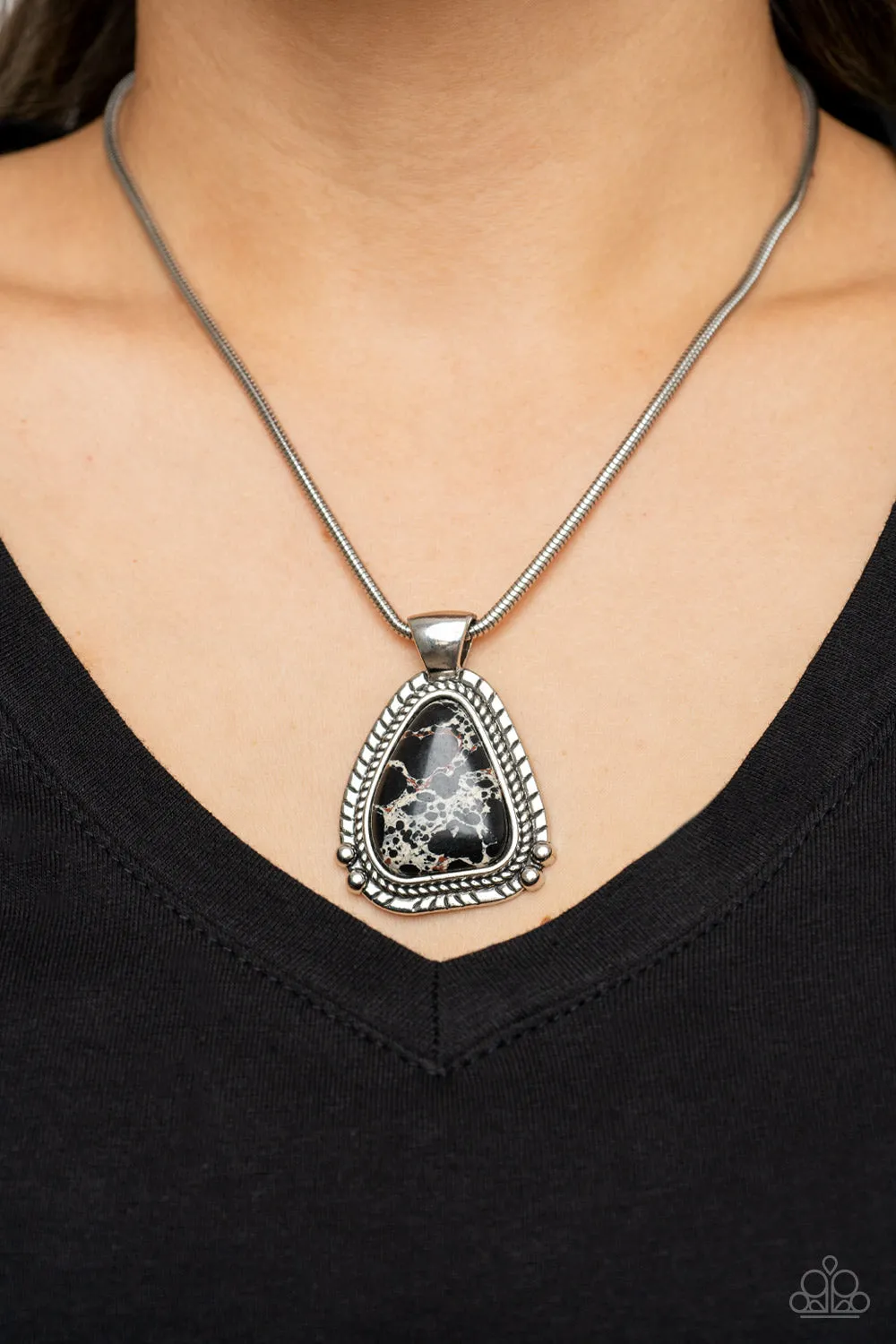 Paparazzi Artisan Adventure - Black Necklace