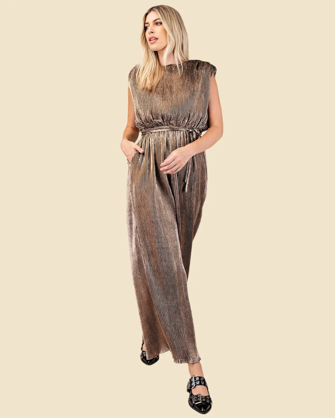 ROUND NECK PLEATED JUMPSUIT