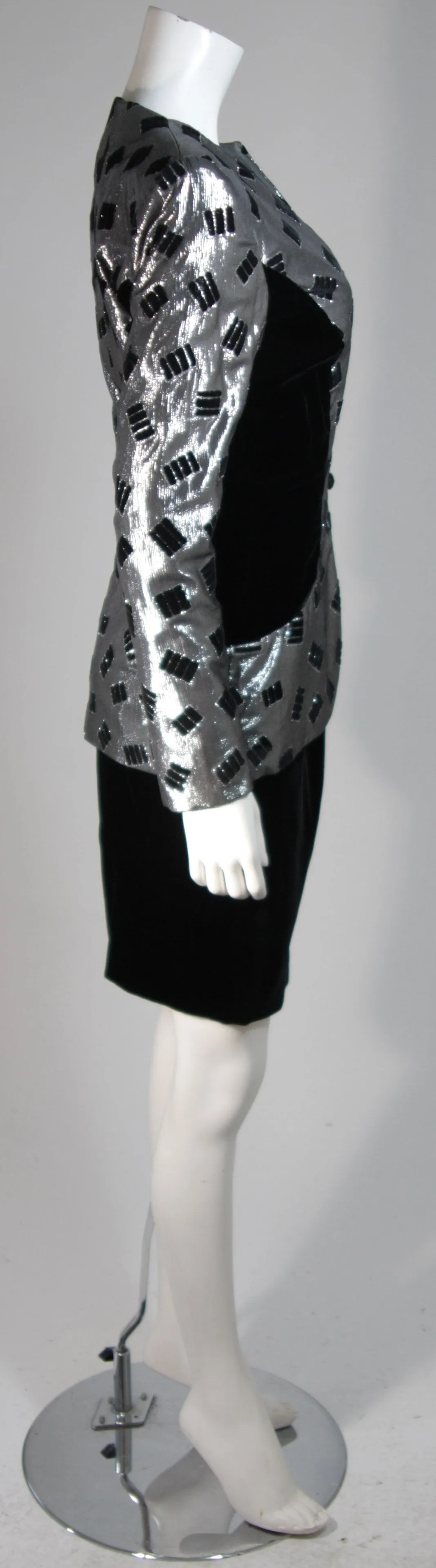 VICKY TIEL Silver Silk and Black Velvet Accent Skirt Suit Size 38